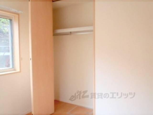 収納　洋室に２つも収納がついています