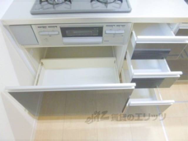 キッチン　収納スペース