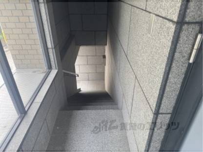 玄関　玄関前階段