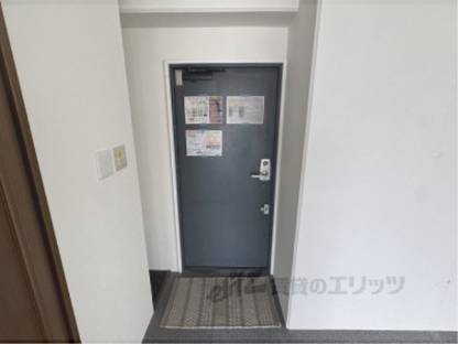 玄関　裏口