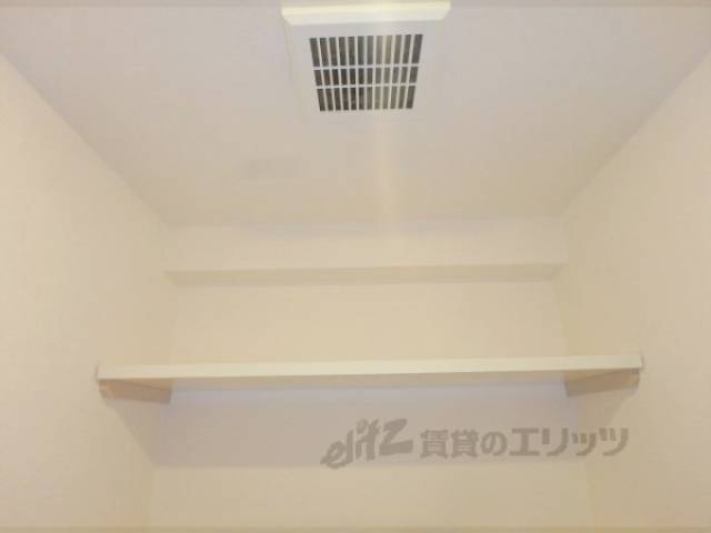 トイレ　収納上