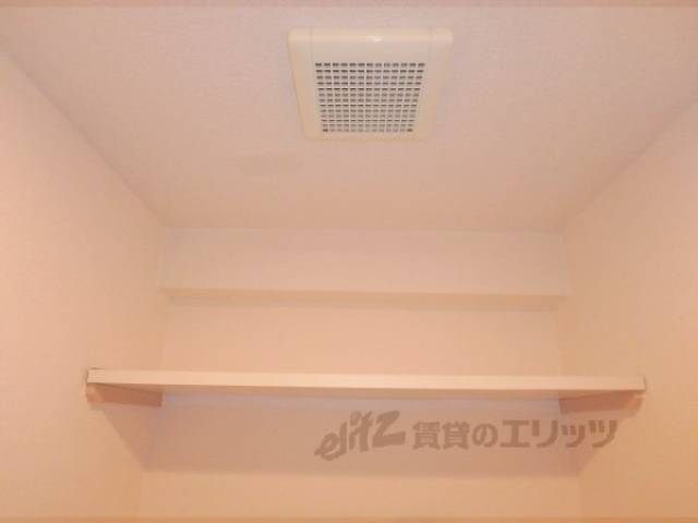 トイレ　収納上