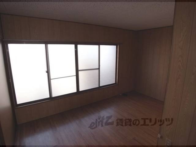 洋室　２Ｆ　フローリングの綺麗なお部屋です。