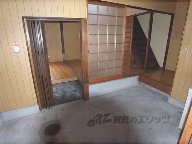 玄関　1Ｆ　とても広い玄関です。