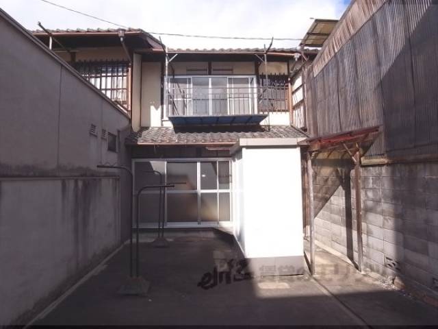 庭　庭から見た家です。