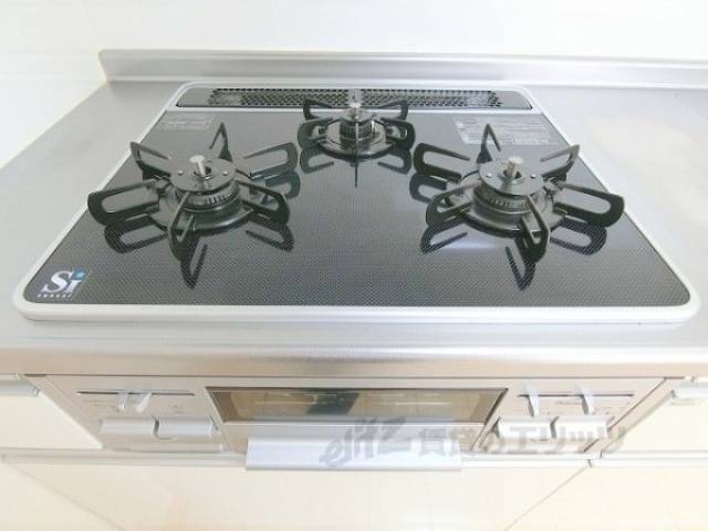 キッチン　ガス3口コンロ