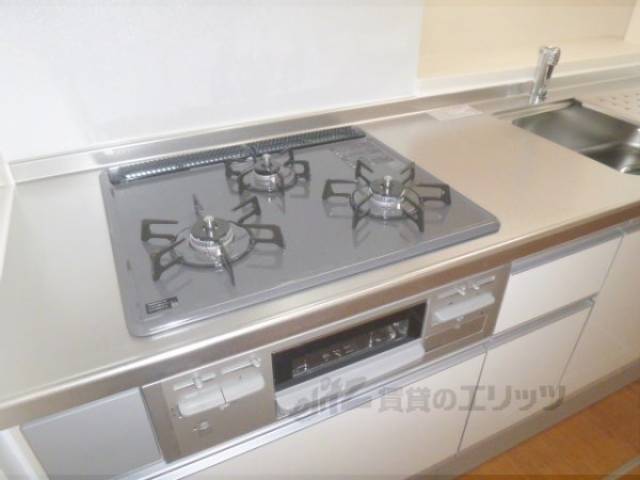 キッチン　3口コンロ