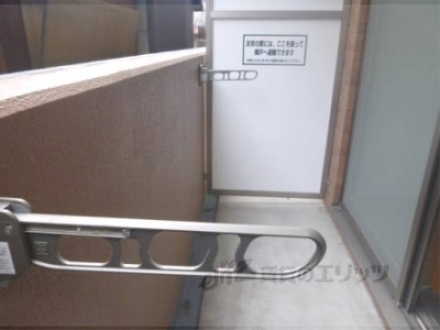 ベランダ　竿置き