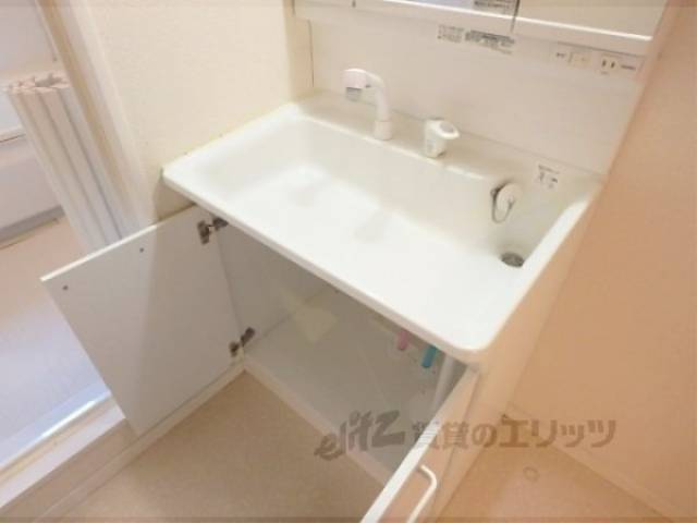 洗面所　洗面所下部収納