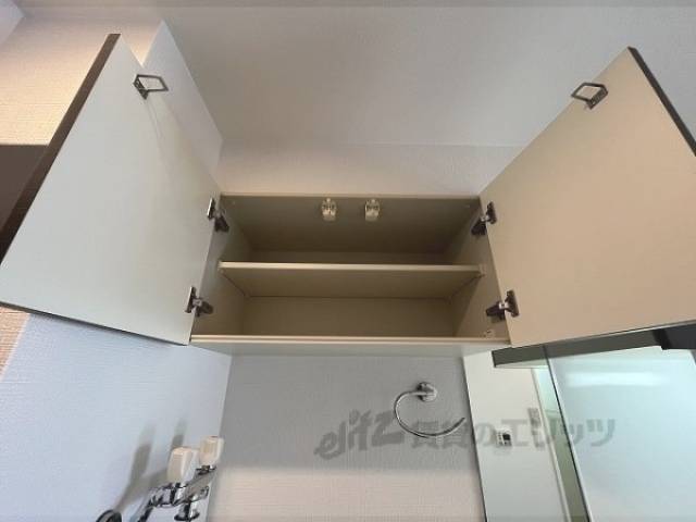 収納　洗濯機上