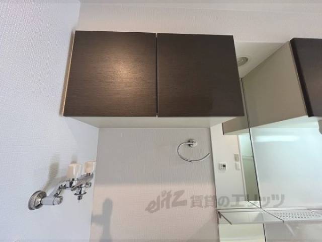 収納　洗濯機上