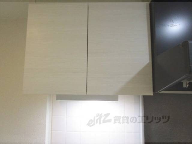 キッチン　上部収納