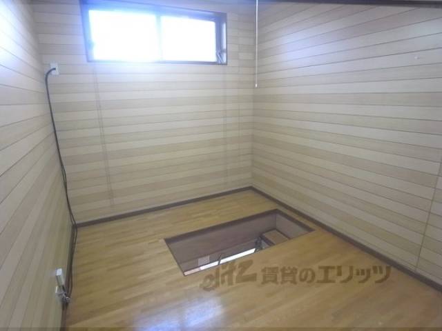 屋根裏