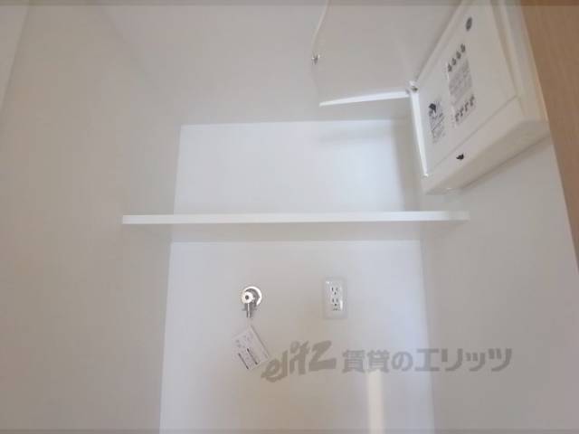 収納　洗濯機置場上の棚です