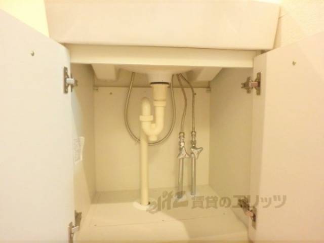 独立洗面台　収納下部