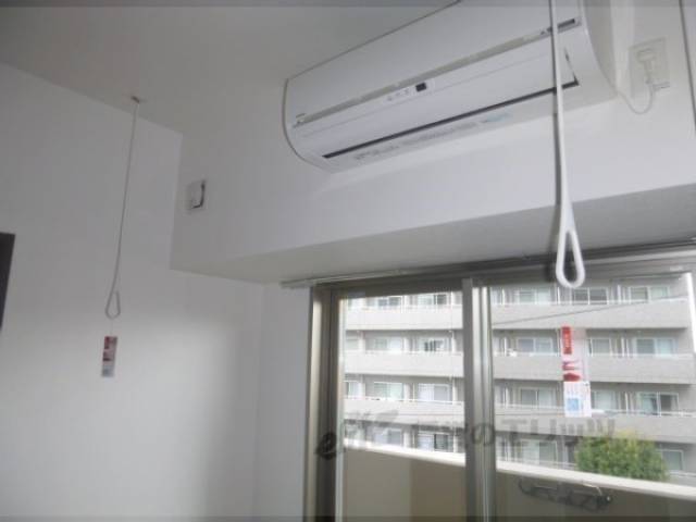 リビング　室内物干し竿掛け