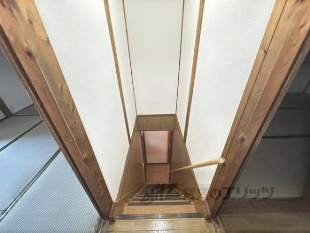 廊下　階段