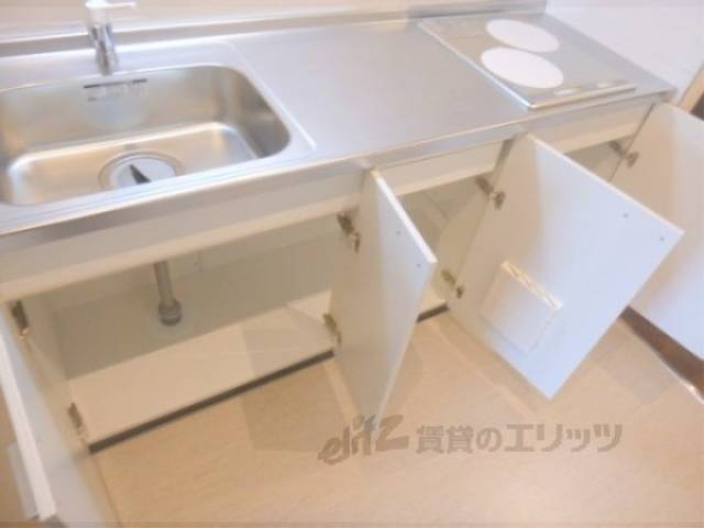 キッチン　収納棚の下部