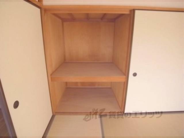 和室　収納