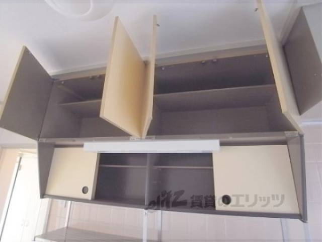 キッチン　上部収納