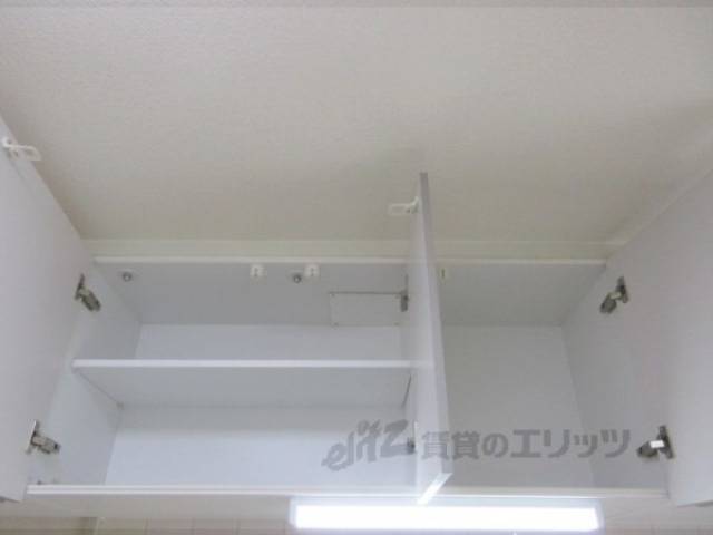 キッチン　収納：上
