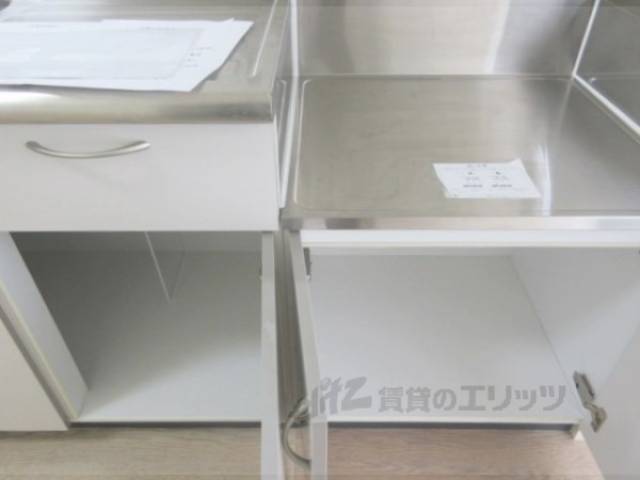 キッチン　収納：下