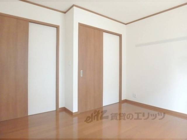 洋室　６．５帖