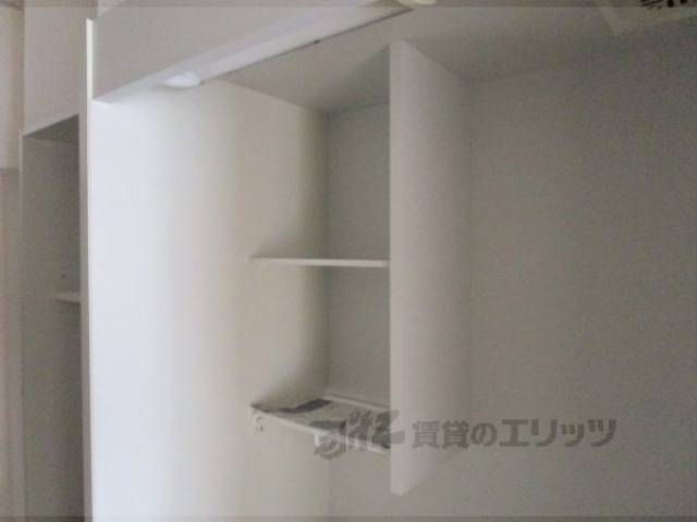 収納　キッチン上部