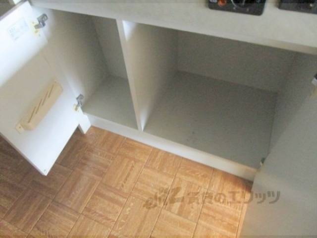 収納　キッチン下部収納