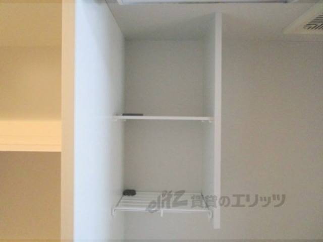 収納　キッチン上部