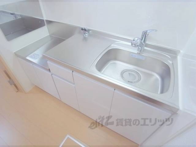 キッチン　清潔感漂う非常にキレイなキッチンです。