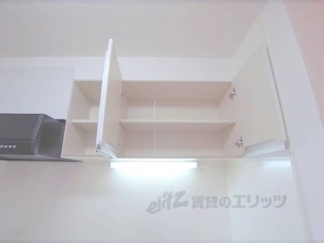 キッチン　キッチン上部収納　食器・調味料などお好きにお使いください。