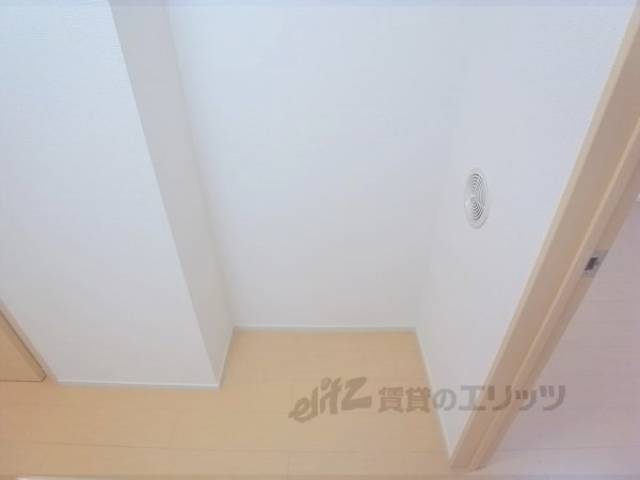 冷蔵庫置場　キッチンの真向かいに設置して頂けます。