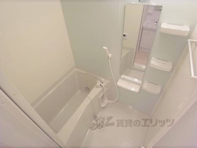 風呂　広く、収納部分も多い為、非常に便利です。