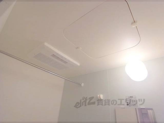 風呂　風呂天井　洗濯物掛け備え付けです。