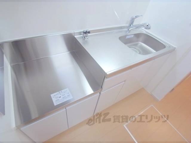 キッチン　作業台もあり、とても広いキッチンです。