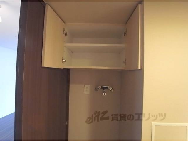 洗濯機置場　ちょっとした収納スペースがうれしい