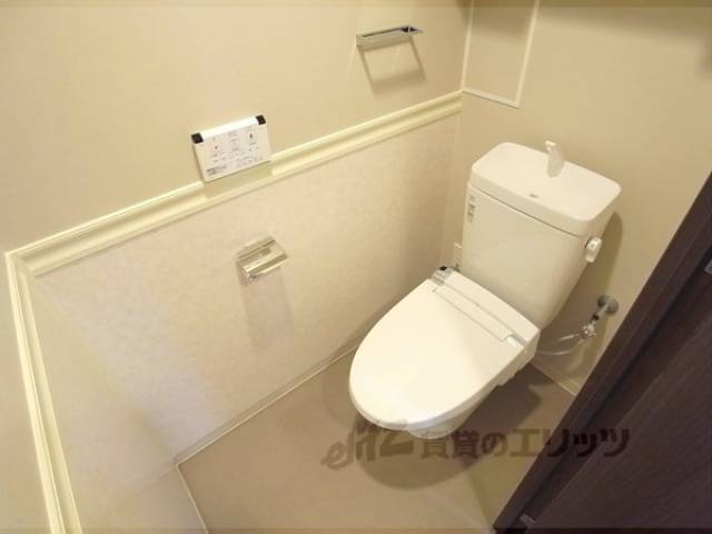 トイレ　ウォシュレット機能付き