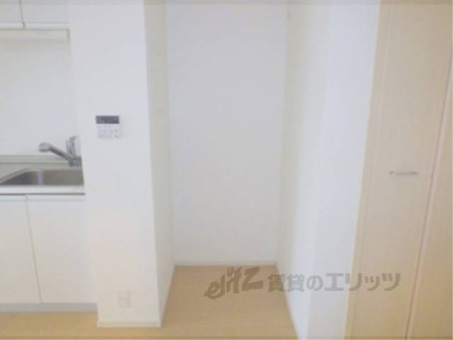 冷蔵庫置場　収納