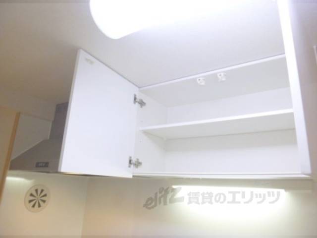 キッチン　収納棚の上部