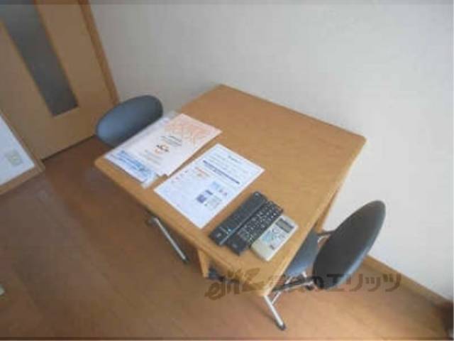 洋室　家具がついています