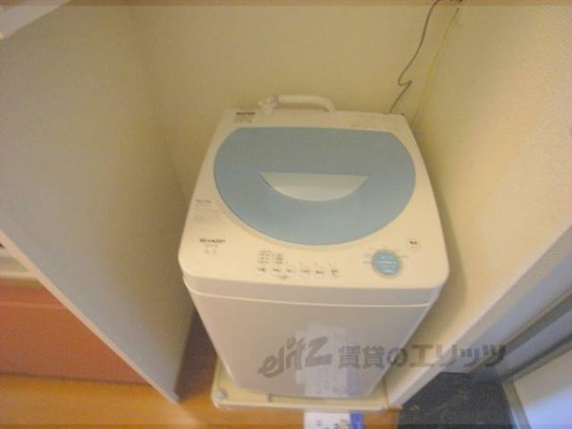 洗濯機置場　家電付きです。