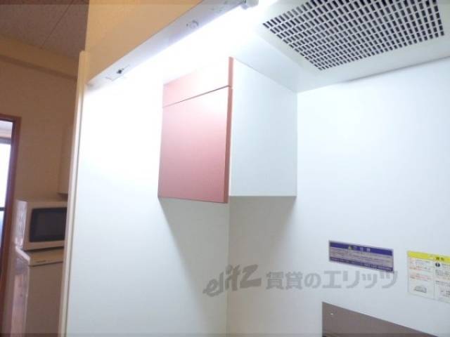 キッチン　コンロ上収納