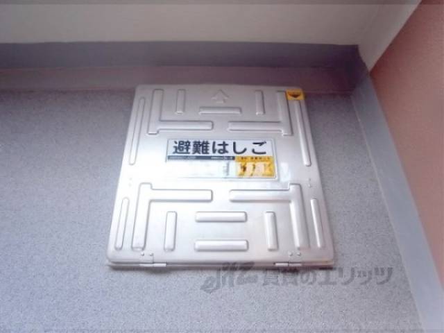 ベランダ　避難口