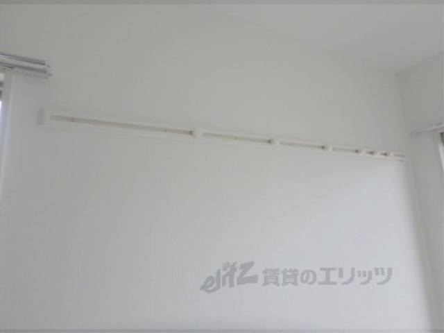 洋室　ハンガー掛け