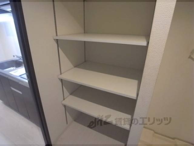 収納　廊下の横の棚