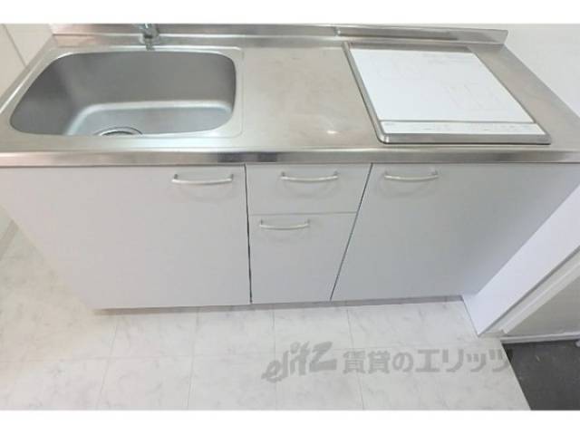 収納　キッチン下部