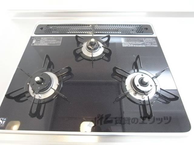 キッチン　3口コンロ