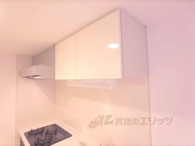キッチン　換気扇・吊戸棚