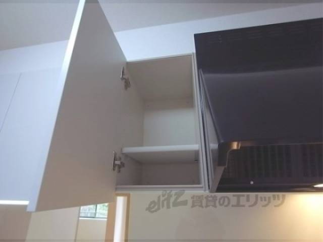 キッチン　上部収納